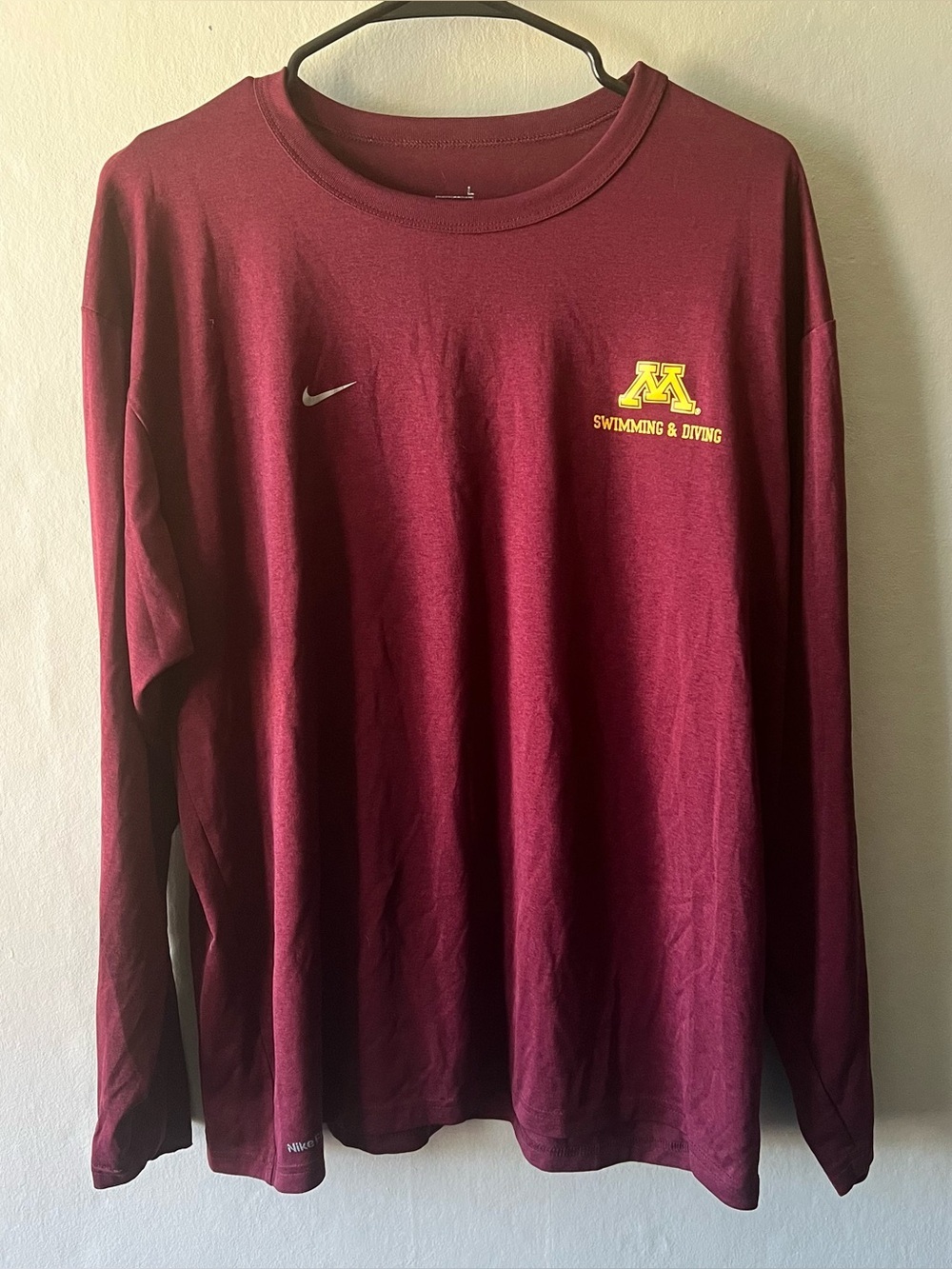 Nike Men’s Minnesota Gophers Swimming & Diving maroon Long Sleeve Top Size L